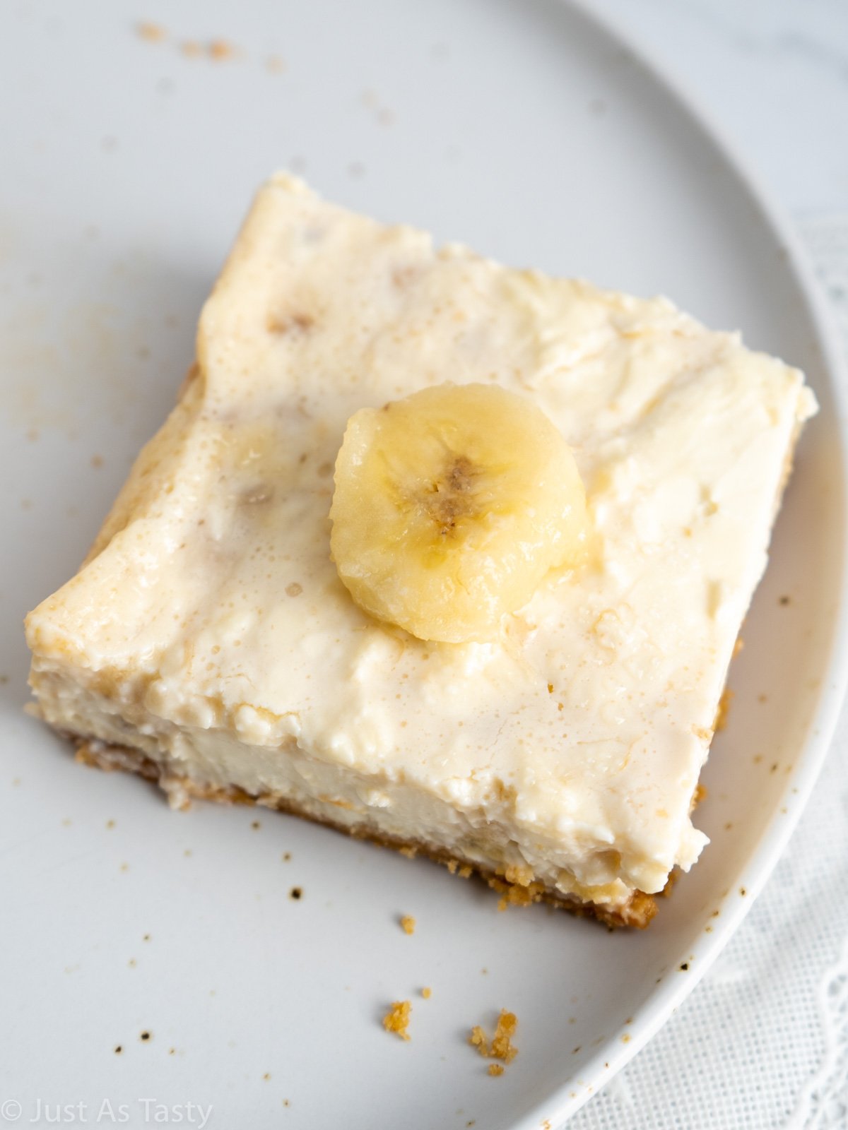 Close-up of a sliced banana cheesecake bar.