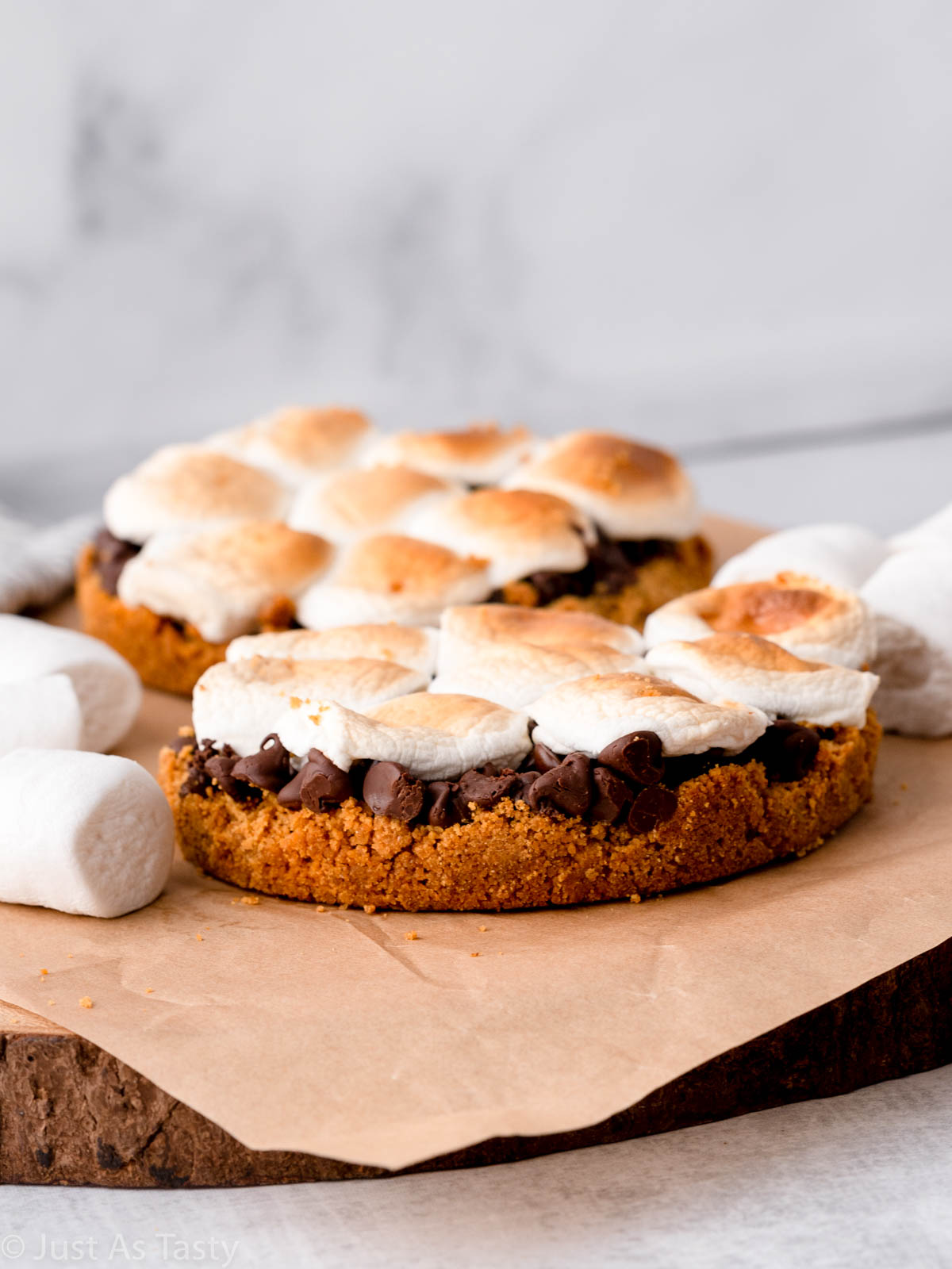 Close-up of a mini s'mores pie.