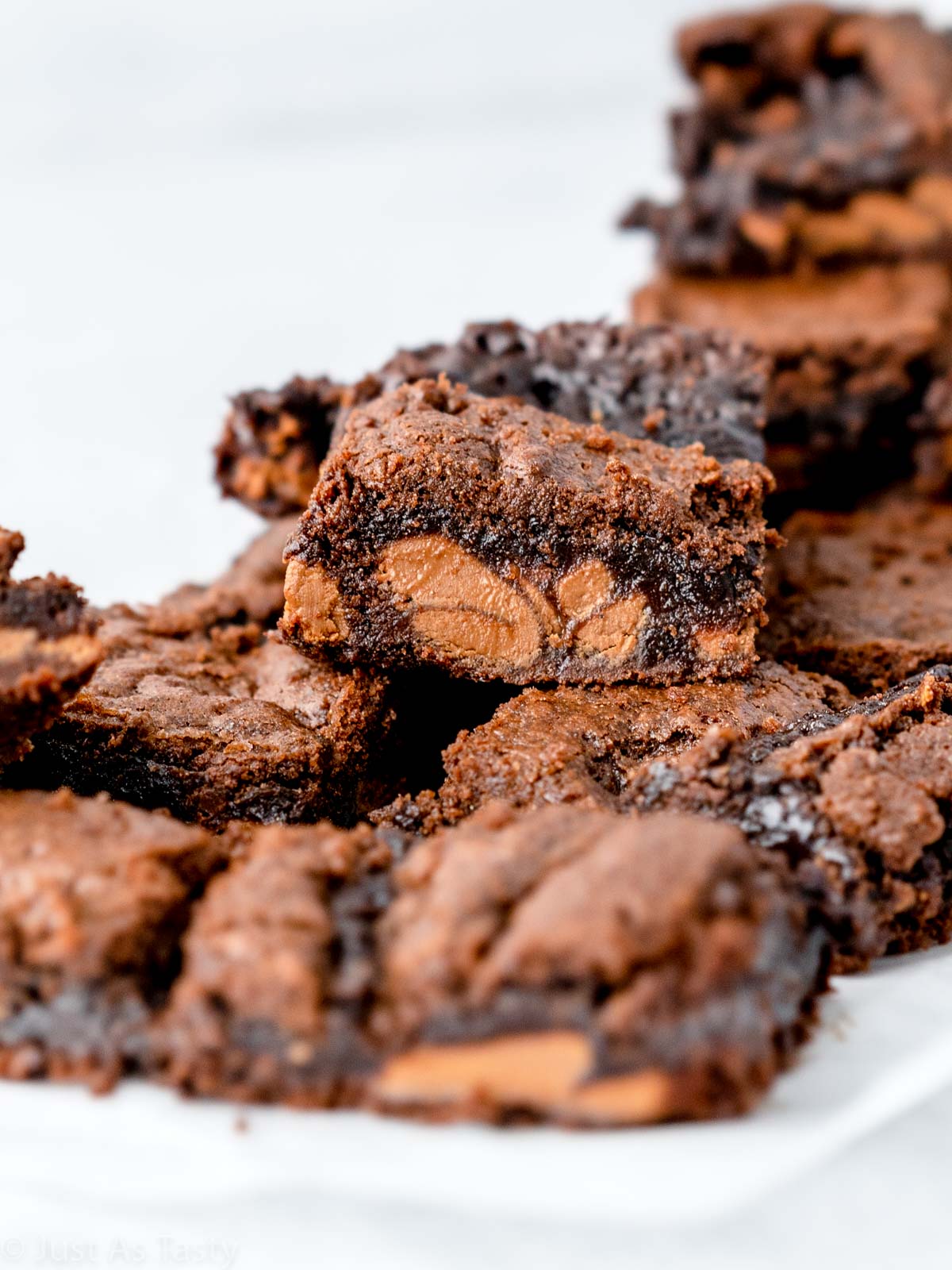 Close-up of a Rolo brownie.
