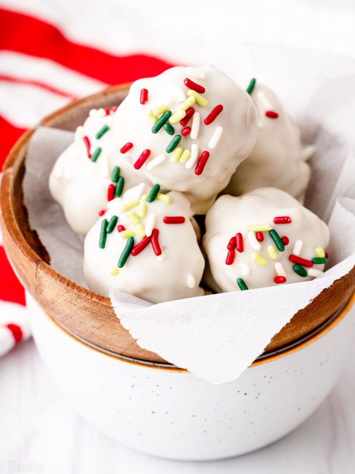 White chocolate-coated gingerbread truffles in a bowl.